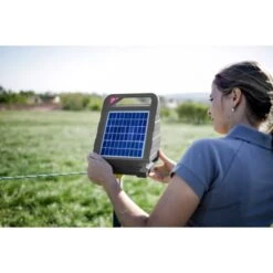 KERBL Electrificateur De Clôture Poule Et Volaille Autonome à Panneau Solaire Sun Power S250 Recyclé - Ako -Chemin des Poulaillers Boutique 195496
