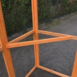 Enclos Grillagé Pour Volailles Bois 200x120cm -Chemin des Poulaillers Boutique enclos grillage bois 200x120 perchoir