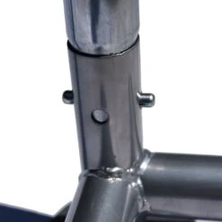 Enclos Poulailler 24m² Tubes 38mm H2,25m - Parc Grillagé Renforcé 8x3m - Acier Galvanisé -Chemin des Poulaillers Boutique enclos parc grillage poulailler detail clips attache pieds 4 1