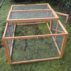 Parc Grillagé Pour Poulailler Farmer L Et XL Bois FSC -Chemin des Poulaillers Boutique extension poulailler farmer bois fsc tout ouvert
