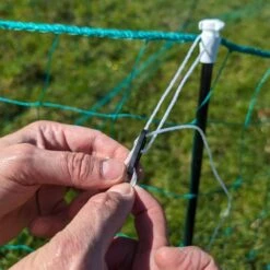 Filet Poule Grande Hauteur Double Pointe 25m X 1,26m - Zen Farm 38 Filet Poule Grande Hauteur Double Pointe 25m X 1,26m - Zen Farm -Chemin des Poulaillers Boutique filet poule zen farm 126cm 15m installation tendeur 1