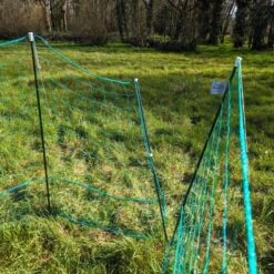 Filet Poule Grande Hauteur Double Pointe 25m X 1,26m - Zen Farm 26 Filet Poule Grande Hauteur Double Pointe 25m X 1,26m - Zen Farm -Chemin des Poulaillers Boutique filet poule zen farm 126cm 15m porte ouverte interieur 1