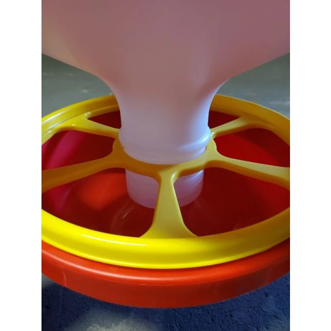 Mangeoire à Trémie Poule En Plastique Avec Pieds Imperial Easy Clean 20L Rouge Et Blanc - Gaun 4 Mangeoire à Trémie Poule En Plastique Avec Pieds Imperial Easy Clean 20L Rouge Et Blanc - Gaun – Image 2
