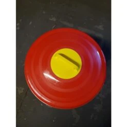 Mangeoire à Trémie Poule En Plastique Avec Pieds Imperial Easy Clean 30L Rouge Et Blanc - Gaun -Chemin des Poulaillers Boutique mangeoire poule plastique imperial gaun dessus 1