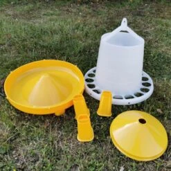 Gaun Mangeoire Poule à Pieds En Bioplastique Végétal Eco 2Kg 12 Gaun Mangeoire Poule à Pieds En Bioplastique Végétal Eco 2Kg -Chemin des Poulaillers Boutique mangeoire sur pieds bioplastique 2 kg gaun demonte