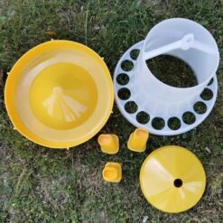 Gaun Mangeoire Poule à Pieds En Bioplastique Végétal Eco 4Kg -Chemin des Poulaillers Boutique mangeoire sur pieds bioplastique 4 kg gaun demonte vue dessus