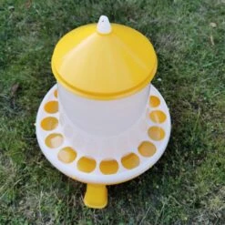 Gaun Mangeoire Poule à Pieds En Bioplastique Végétal Eco 8Kg -Chemin des Poulaillers Boutique mangeoire sur pieds bioplastique 8 kg gaun vue dessus