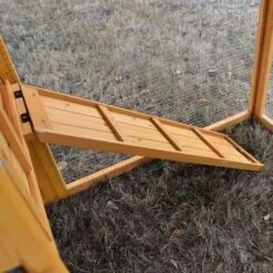 Poulailler Orava Toit Shingle Ouvrant 2 à 4 Poules -Chemin des Poulaillers Boutique orava vue int rieur enclos