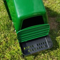 Nid Pondoir Poule En Plastique Avec Cuvette Et Pieds 1 Face - Gaun -Chemin des Poulaillers Boutique pondoir plastique 1 nichoir avec pieds gaun gros plan ouvert