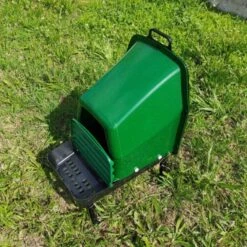 Nid Pondoir Poule En Plastique Avec Cuvette Et Pieds 1 Face - Gaun -Chemin des Poulaillers Boutique pondoir plastique 1 nichoir avec pieds gaun ouvert