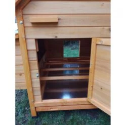 Poulailler Cémani XL Toit Bois 6 à 10 Poules -Chemin des Poulaillers Boutique poulailler bois cemani xl 6 8 poules porte arriere ouverte