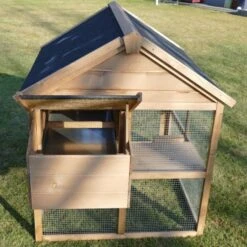 Poulailler Plymouth Toit Shingle Ouvrant 4 à 6 Poules Bois FSC Avec Extension Parc Grillagé 23 Poulailler Plymouth Toit Shingle Ouvrant 4 à 6 Poules Bois FSC Avec Extension Parc Grillagé -Chemin des Poulaillers Boutique poulailler bois fsc plymouth 2 4 poules pondoir ouvert 2