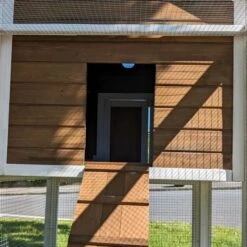 Poulailler Brahma Toit Shingle 6 à 8 Poules Bois FSC -Chemin des Poulaillers Boutique poulailler brahma vue entr poulailler