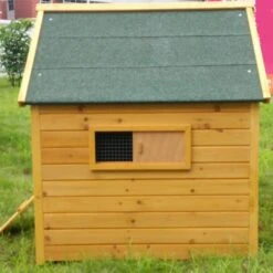 Poulailler Cémani L Toit Shingle Vert 4 à 6 Poules -Chemin des Poulaillers Boutique poulailler cemani vue cote trappe grillagee