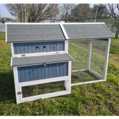 Poulailler Deluxe Bleu Toit Shingle Gris 10 à 12 Poules -Chemin des Poulaillers Boutique poulailler deluxe 12 poules bleu cote ferme