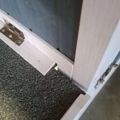 Poulailler Deluxe Bleu Toit Shingle Gris 10 à 12 Poules -Chemin des Poulaillers Boutique poulailler deluxe 12 poules bleu zoom viserie