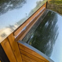 Poulailler Finlandais Toit Tôle Isolé Ouvrable 4 à 8 Poules -Chemin des Poulaillers Boutique poulailler finlandais toit tole isole 4 a 8 poules detail pondoir