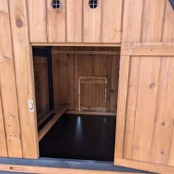 Poulailler Finlandais Toit Tôle Isolé Ouvrable 4 à 8 Poules -Chemin des Poulaillers Boutique poulailler finlandais toit tole isole 4 a 8 poules entree