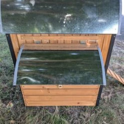 Poulailler Finlandais Toit Tôle Isolé Ouvrable 4 à 8 Poules -Chemin des Poulaillers Boutique poulailler finlandais toit tole isole 4 a 8 poules pondoir