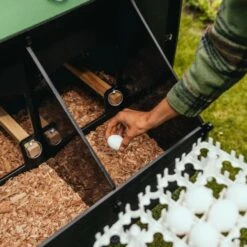 Poulailler Nestera Sur Pieds Taille L Plastique Recyclé 8 à 15 Poules 17 Poulailler Nestera Sur Pieds Taille L Plastique Recyclé 8 à 15 Poules -Chemin des Poulaillers Boutique poulailler plastique recycle nestera l pondoir