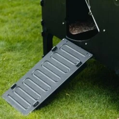 Poulailler Nestera Sur Pieds Taille L Plastique Recyclé 8 à 15 Poules 19 Poulailler Nestera Sur Pieds Taille L Plastique Recyclé 8 à 15 Poules -Chemin des Poulaillers Boutique poulailler plastique recycle nestera l rampe