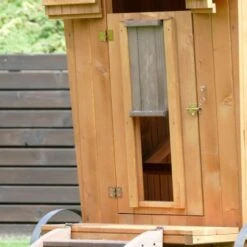 Poulailler Roulotte Toit Tôle 6 à 10 Poules Mobile -Chemin des Poulaillers Boutique poulailler roulotte details porte fermee