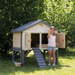 Poulailler Made In Jura Plastique 4 à 5 Poules - Smoby -Chemin des Poulaillers Boutique poulailler smoby avec fille