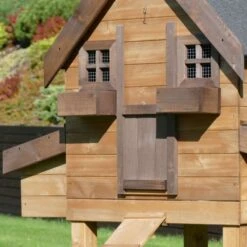 Chemin des Poulaillers Boutique -Chemin des Poulaillers Boutique poulailler suisse epicea detail