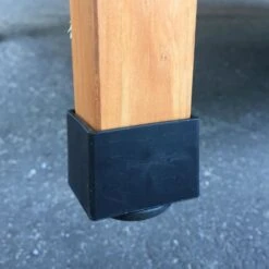 Poulailler Farmer L Toit En Tôle Ouvrant 4 à 6 Poules Bois FSC -Chemin des Poulaillers Boutique poulailler farmer detail pied