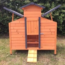Poulailler Farmer L Toit En Tôle Ouvrant 4 à 6 Poules Bois FSC -Chemin des Poulaillers Boutique poulailler farmer face avant ouvert