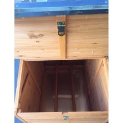 Poulailler Farmer L Toit En Tôle Ouvrant 4 à 6 Poules Bois FSC -Chemin des Poulaillers Boutique poulailler farmer vue interieur