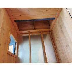 Poulailler Sussex XL Toit Shingle Noir Ouvrant 6 à 10 Poules Bois FSC -Chemin des Poulaillers Boutique poulailler sussex detail interieur 1