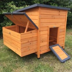 Poulailler Sussex XL Toit Shingle Noir Ouvrant 6 à 10 Poules Bois FSC -Chemin des Poulaillers Boutique poulailler sussex profil avant ouvert